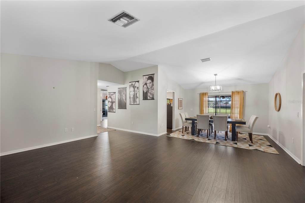 En Venta: $425,000 (4 camas, 2 baños, 2465 Pies cuadrados)