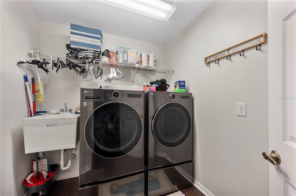 En Venta: $425,000 (4 camas, 2 baños, 2465 Pies cuadrados)