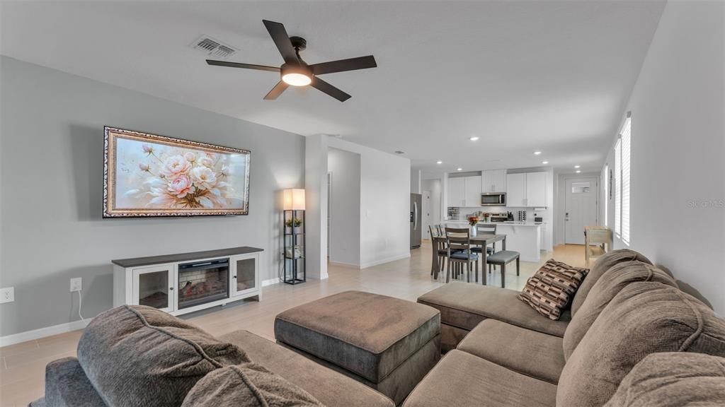 For Sale: $310,000 (4 beds, 2 baths, 1607 Square Feet)