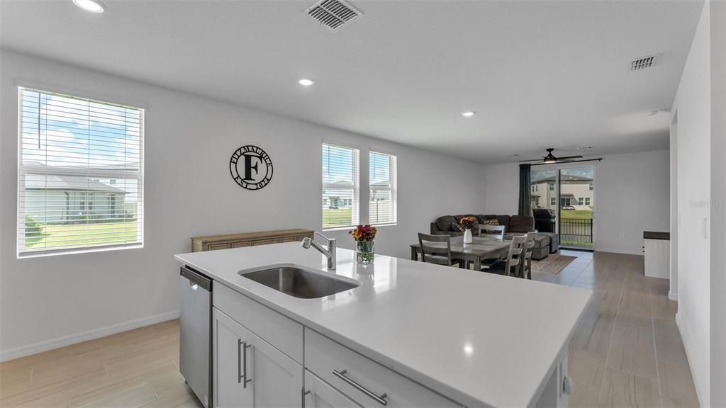 For Sale: $310,000 (4 beds, 2 baths, 1607 Square Feet)