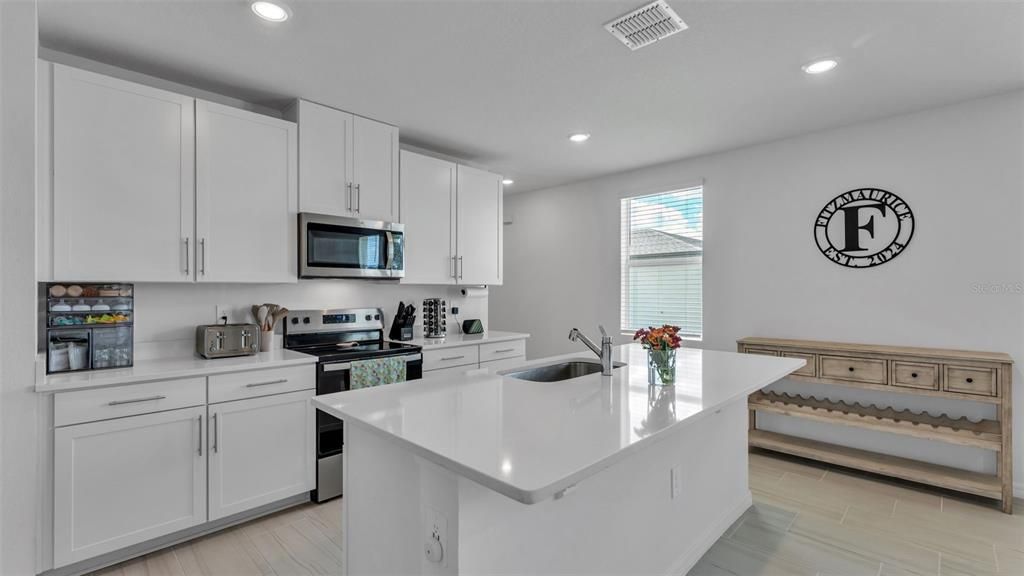 For Sale: $310,000 (4 beds, 2 baths, 1607 Square Feet)