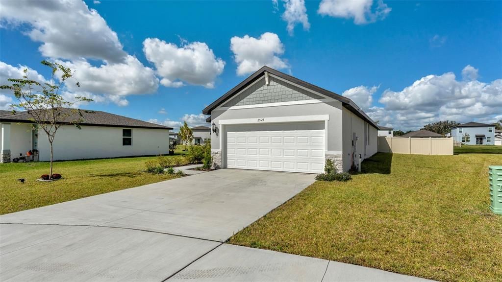 For Sale: $310,000 (4 beds, 2 baths, 1607 Square Feet)