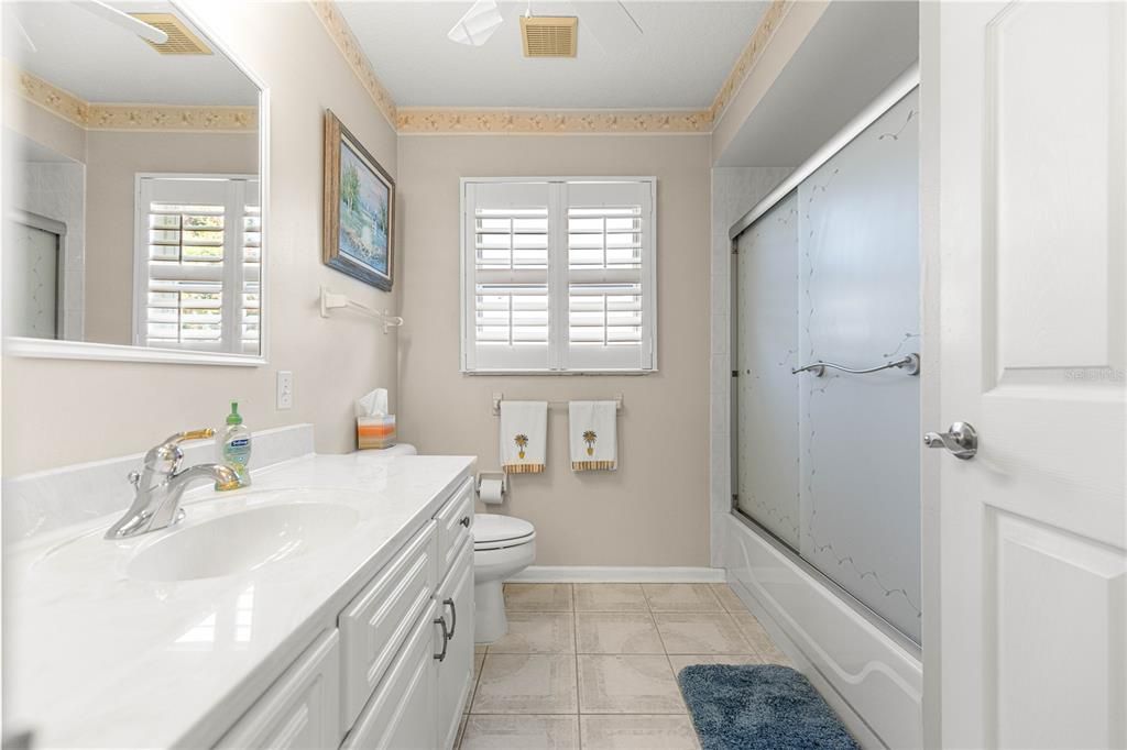 合同活跃: $265,000 (3 贝兹, 2 浴室, 1906 平方英尺)