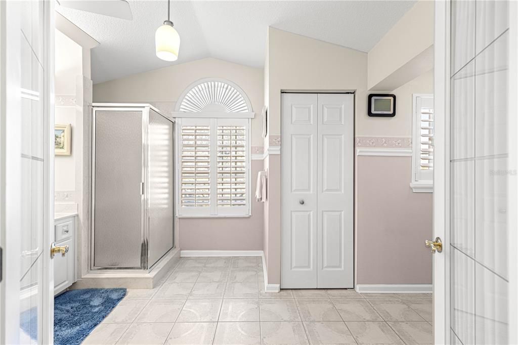 合同活跃: $265,000 (3 贝兹, 2 浴室, 1906 平方英尺)