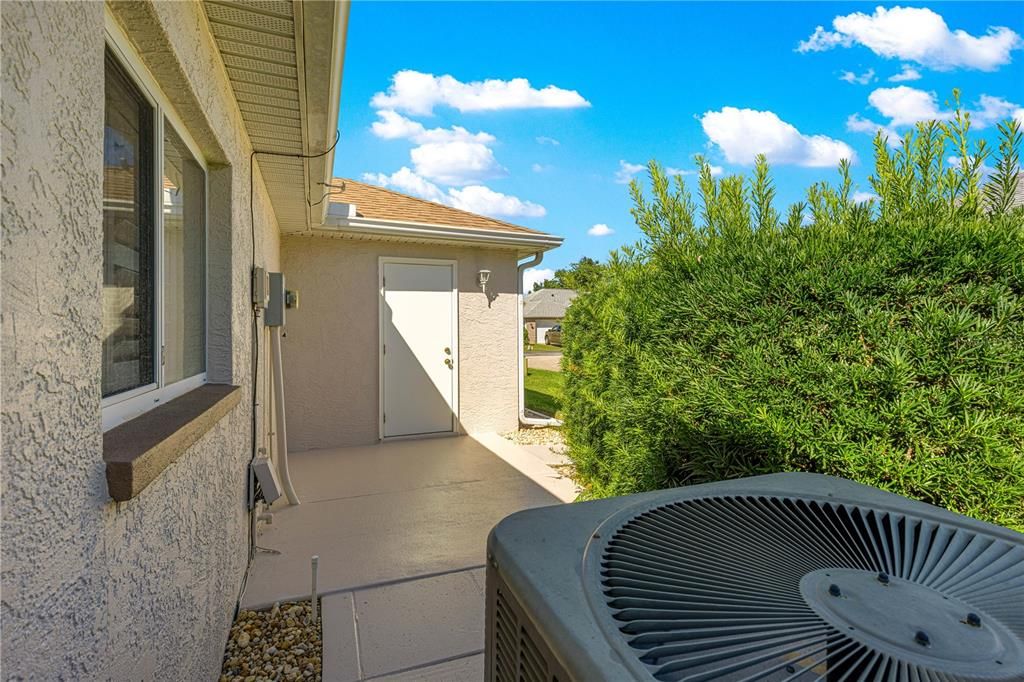 合同活跃: $265,000 (3 贝兹, 2 浴室, 1906 平方英尺)