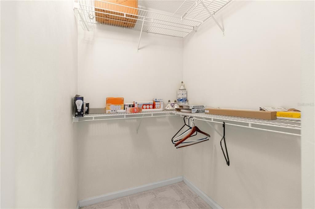 合同活跃: $265,000 (3 贝兹, 2 浴室, 1906 平方英尺)