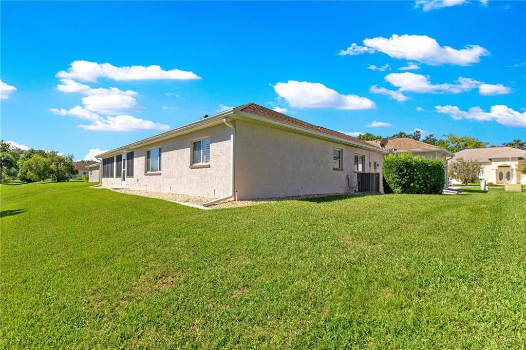 合同活跃: $265,000 (3 贝兹, 2 浴室, 1906 平方英尺)