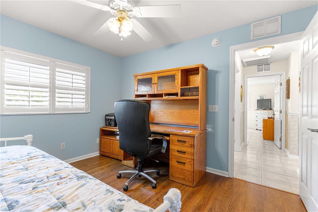 合同活跃: $265,000 (3 贝兹, 2 浴室, 1906 平方英尺)