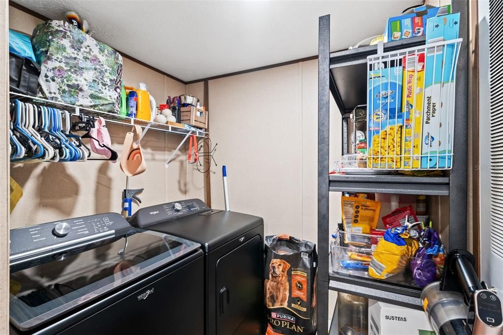 合同活跃: $155,000 (2 贝兹, 2 浴室, 840 平方英尺)