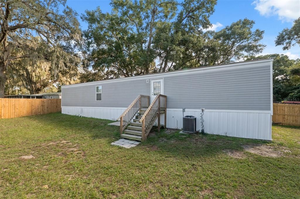 合同活跃: $155,000 (2 贝兹, 2 浴室, 840 平方英尺)