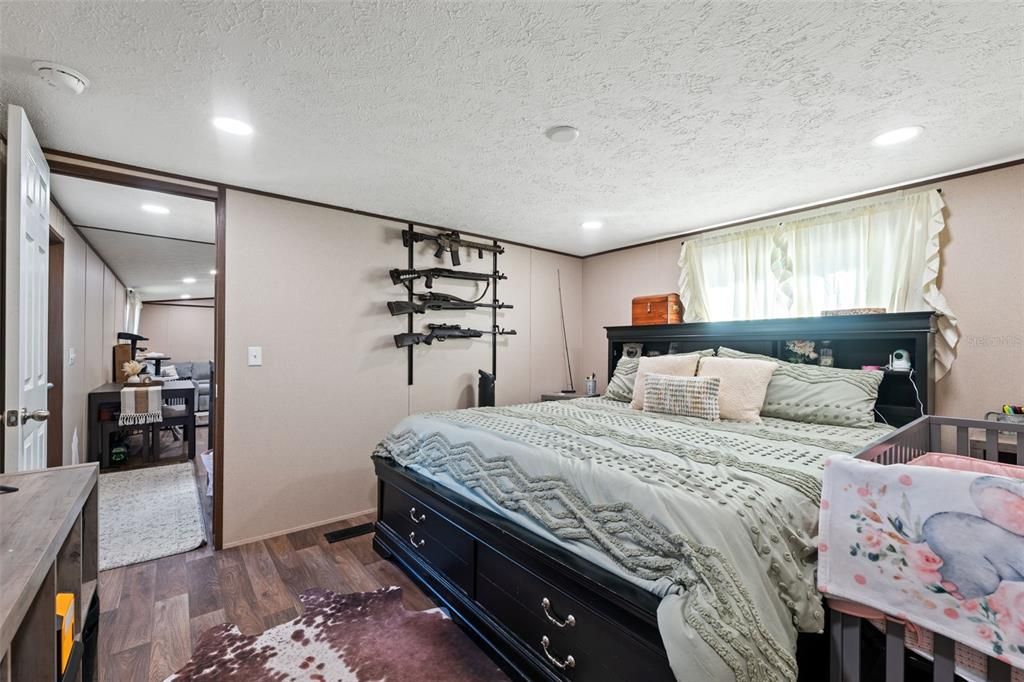 合同活跃: $155,000 (2 贝兹, 2 浴室, 840 平方英尺)