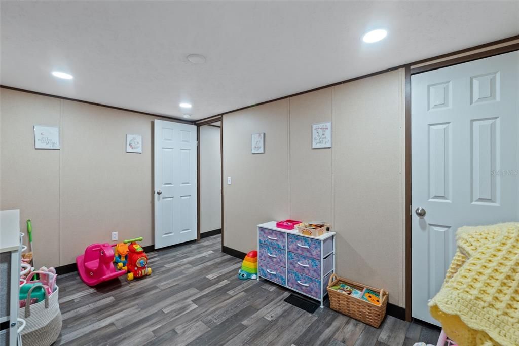 合同活跃: $155,000 (2 贝兹, 2 浴室, 840 平方英尺)