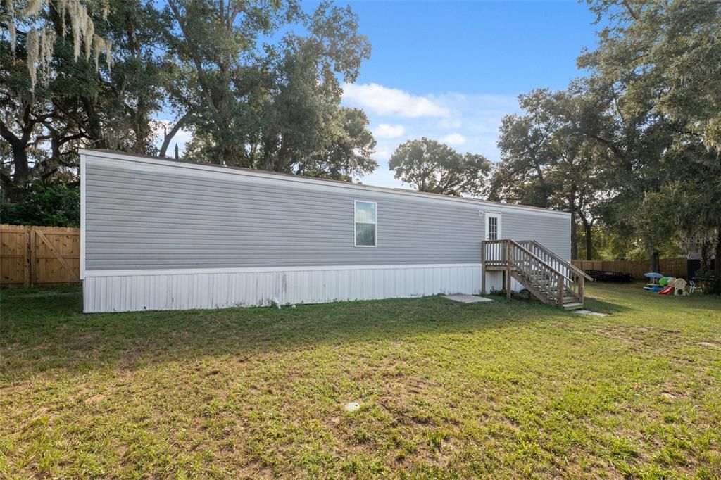 合同活跃: $155,000 (2 贝兹, 2 浴室, 840 平方英尺)