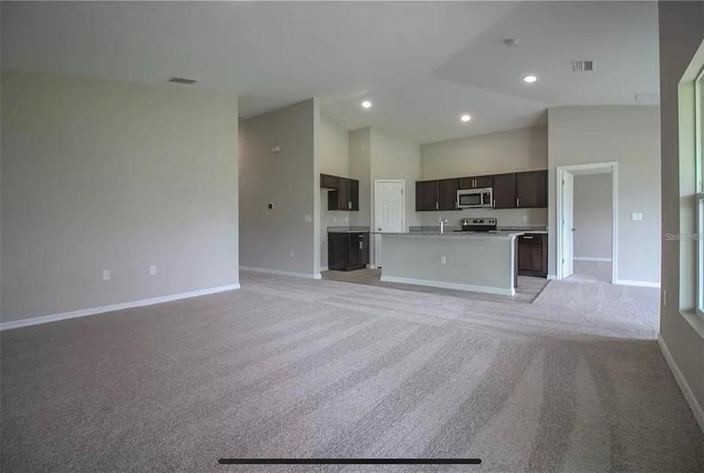 En Renta: $2,375 (4 camas, 2 baños, 1904 Pies cuadrados)