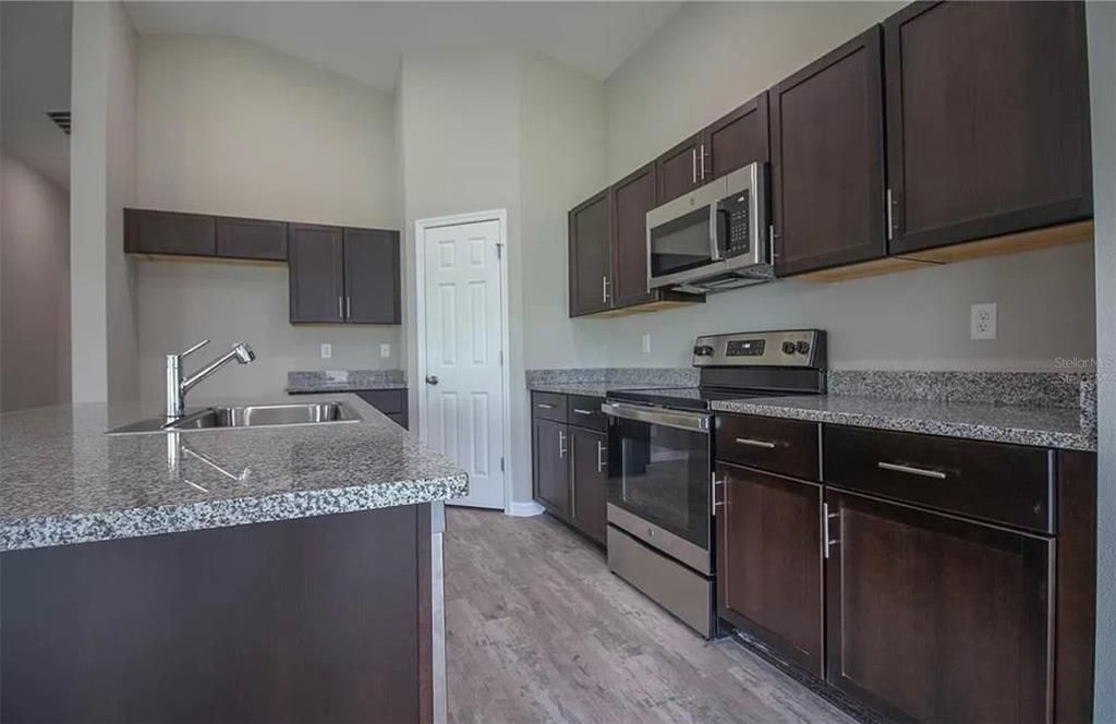 En Renta: $2,375 (4 camas, 2 baños, 1904 Pies cuadrados)