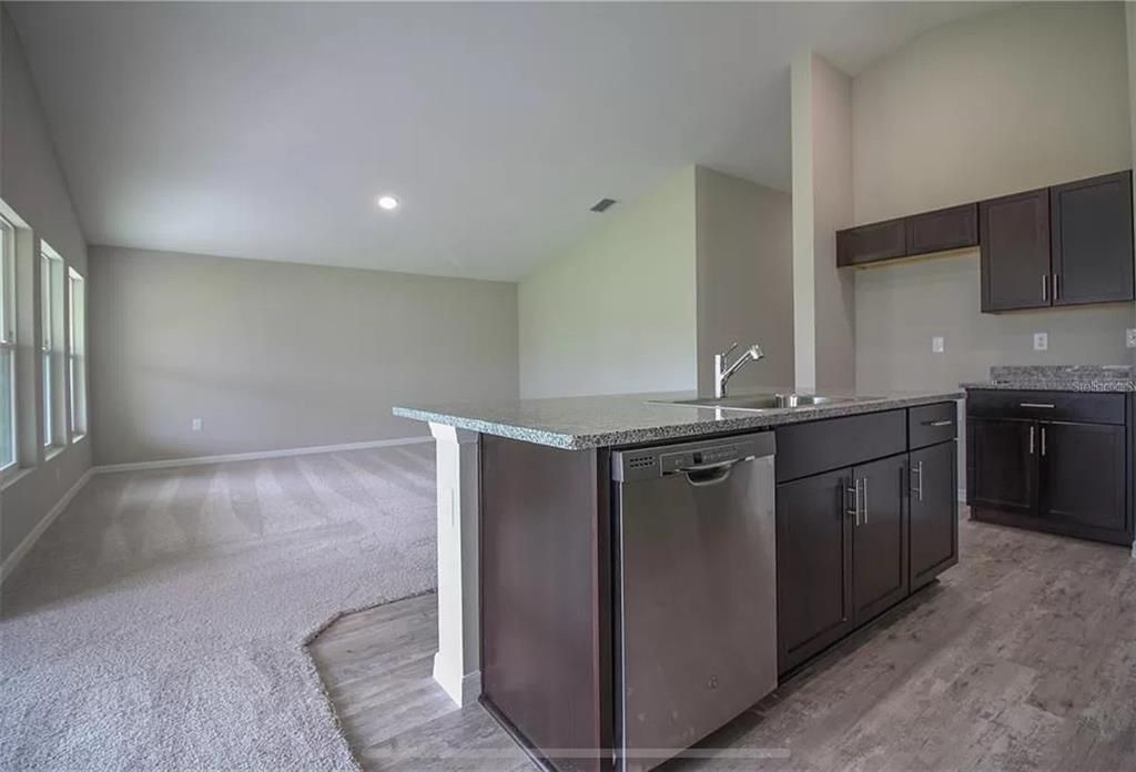 En Renta: $2,375 (4 camas, 2 baños, 1904 Pies cuadrados)