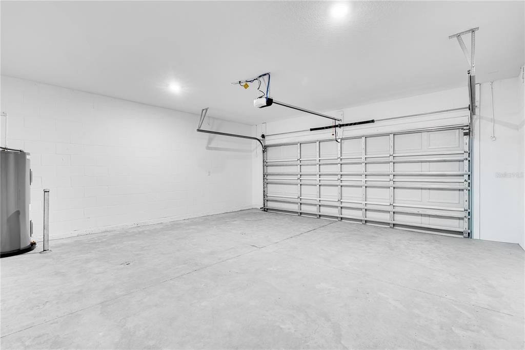 For Rent: $2,300 (4 beds, 2 baths, 1879 Square Feet)