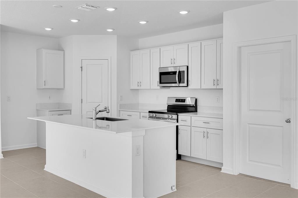 For Rent: $2,300 (4 beds, 2 baths, 1879 Square Feet)