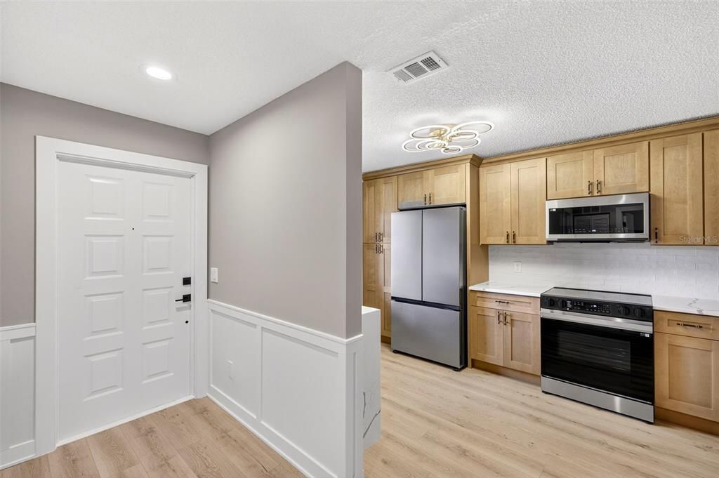 For Sale: $369,900 (2 beds, 2 baths, 1102 Square Feet)