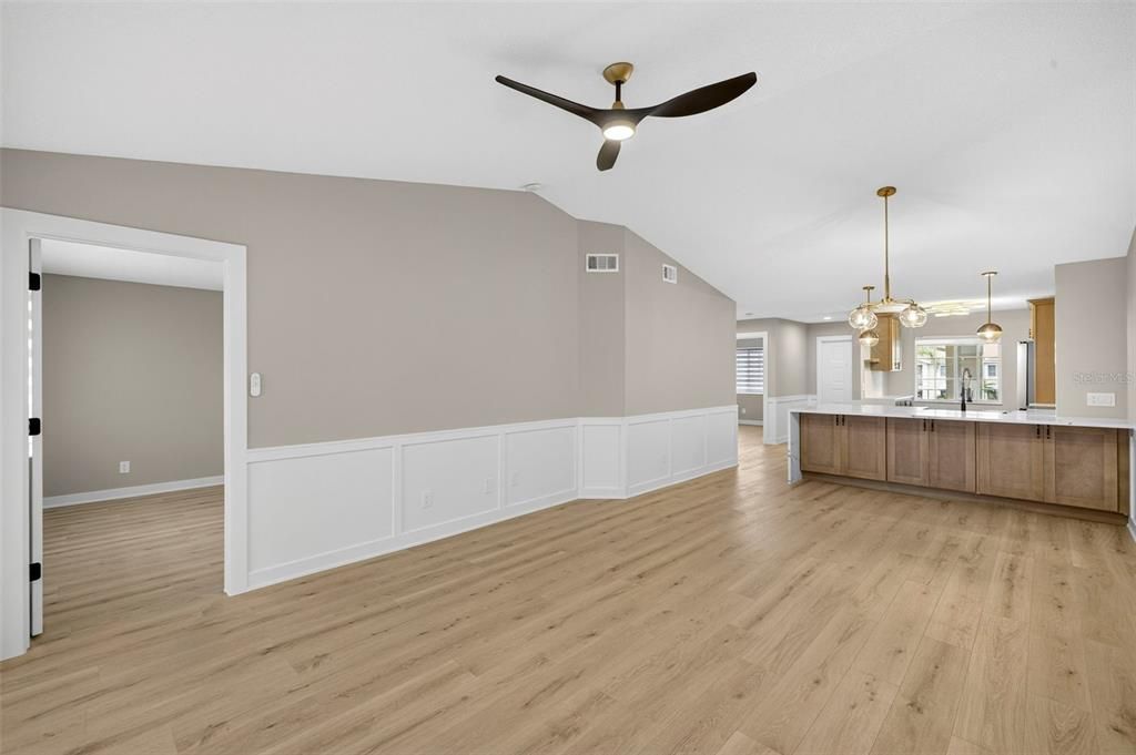 For Sale: $369,900 (2 beds, 2 baths, 1102 Square Feet)