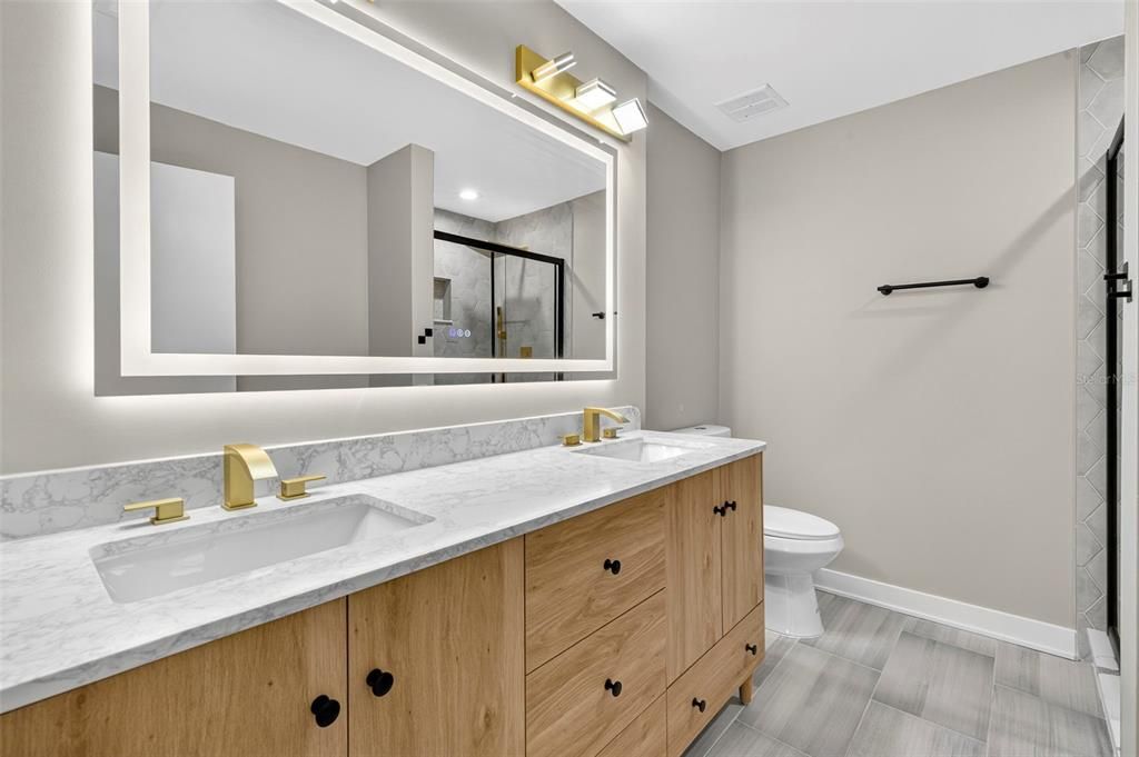 For Sale: $369,900 (2 beds, 2 baths, 1102 Square Feet)