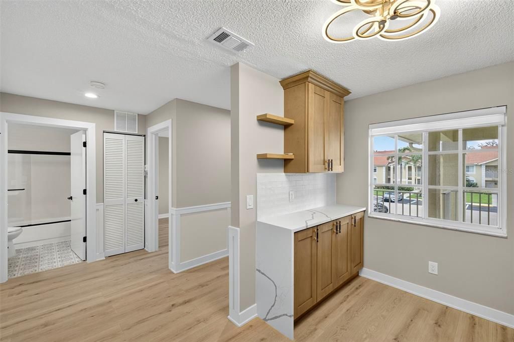 For Sale: $369,900 (2 beds, 2 baths, 1102 Square Feet)