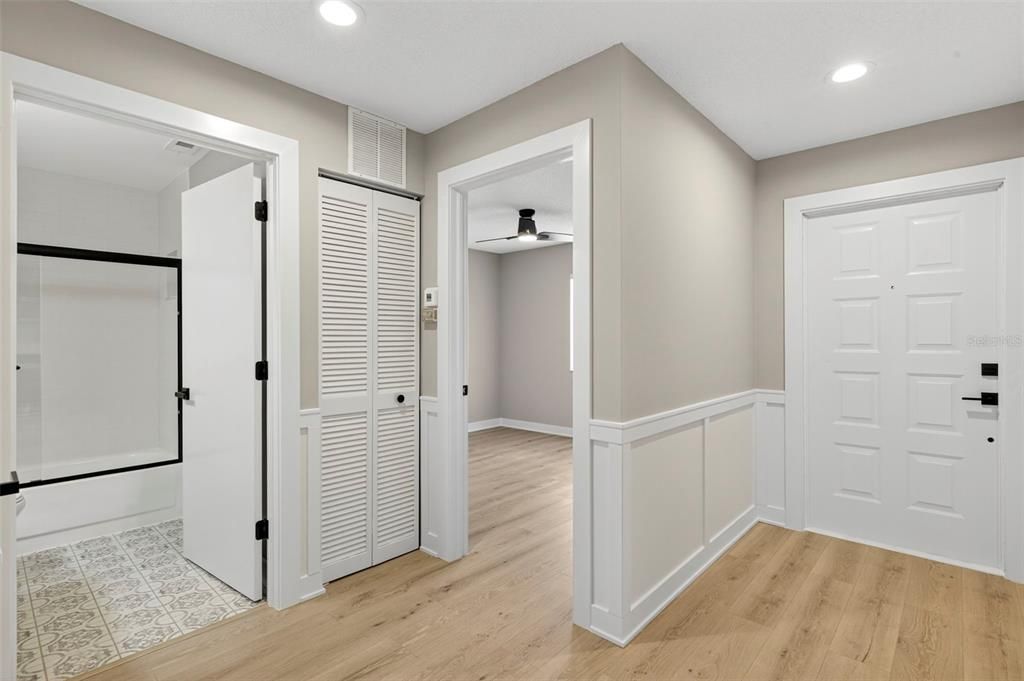 For Sale: $369,900 (2 beds, 2 baths, 1102 Square Feet)