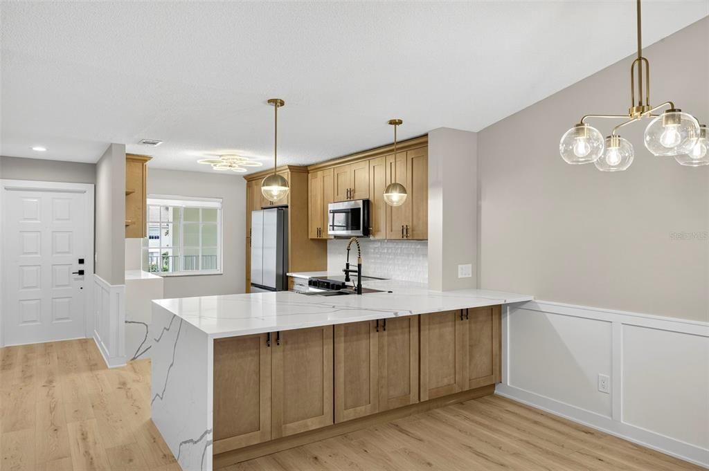 For Sale: $369,900 (2 beds, 2 baths, 1102 Square Feet)