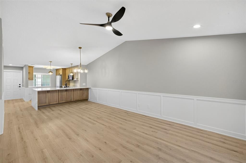 For Sale: $369,900 (2 beds, 2 baths, 1102 Square Feet)