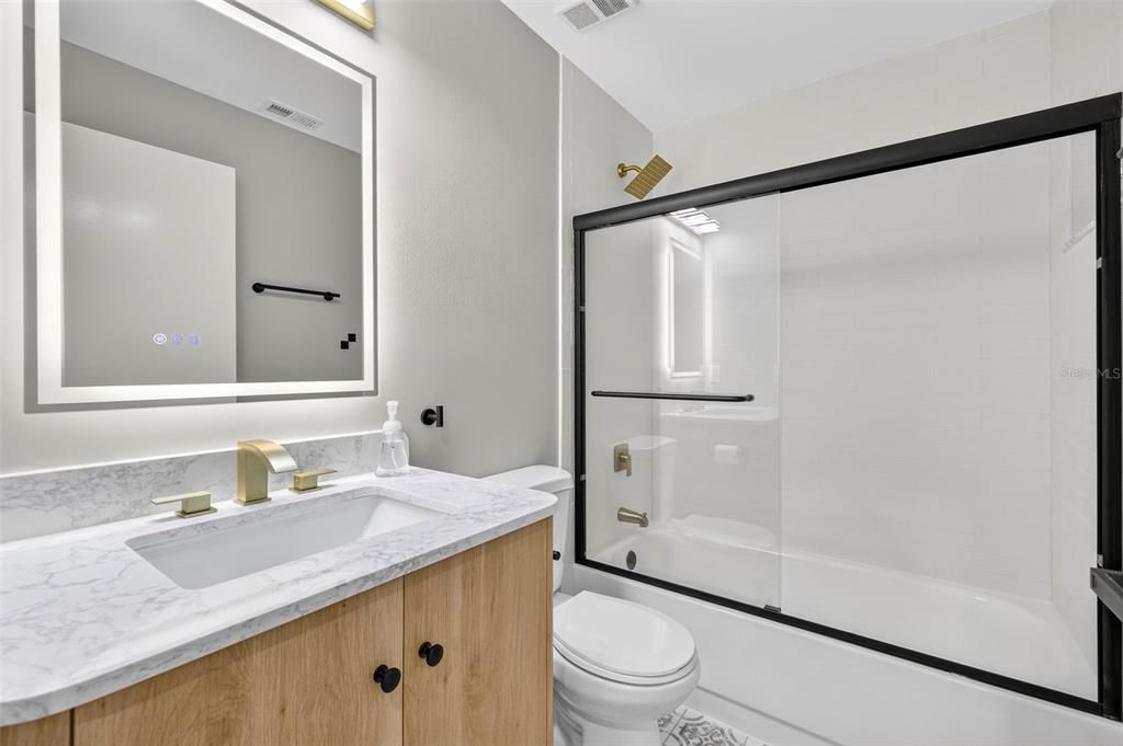 For Sale: $369,900 (2 beds, 2 baths, 1102 Square Feet)