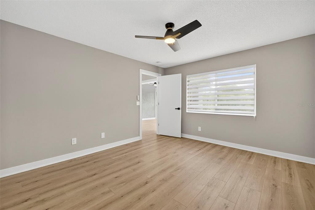 For Sale: $369,900 (2 beds, 2 baths, 1102 Square Feet)