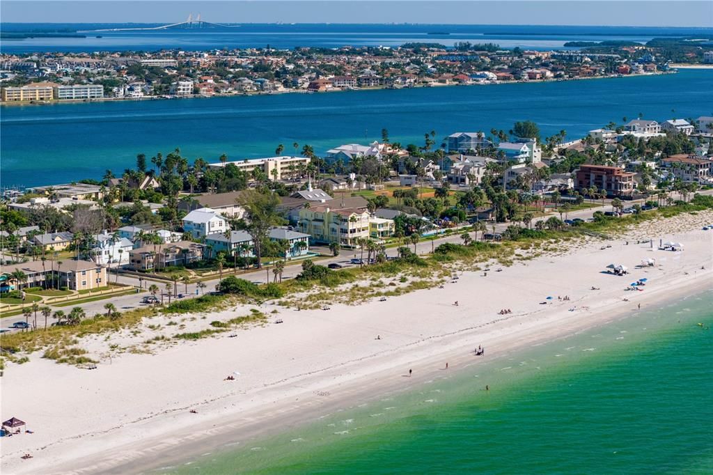 На продажу: $895,000 (2 спален, 2 ванн, 1019 Квадратных фут)