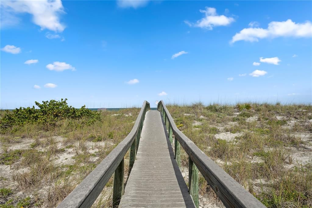 На продажу: $895,000 (2 спален, 2 ванн, 1019 Квадратных фут)