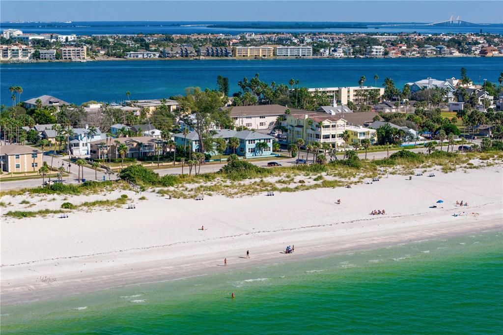 На продажу: $895,000 (2 спален, 2 ванн, 1019 Квадратных фут)