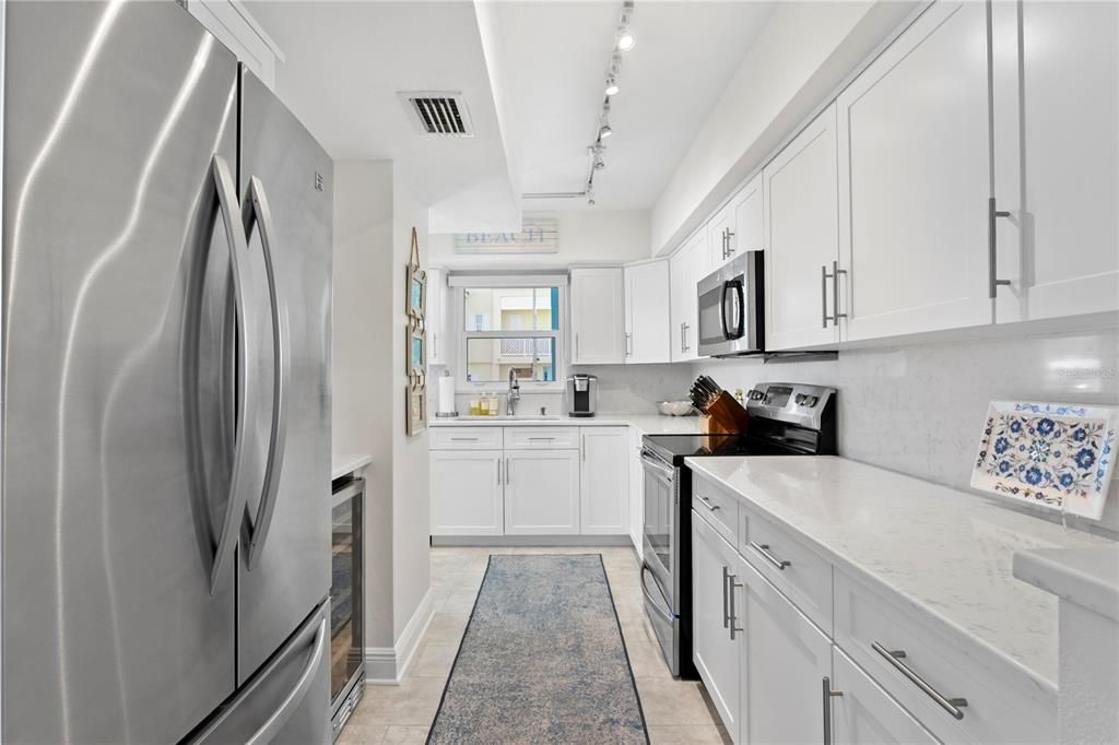 На продажу: $895,000 (2 спален, 2 ванн, 1019 Квадратных фут)