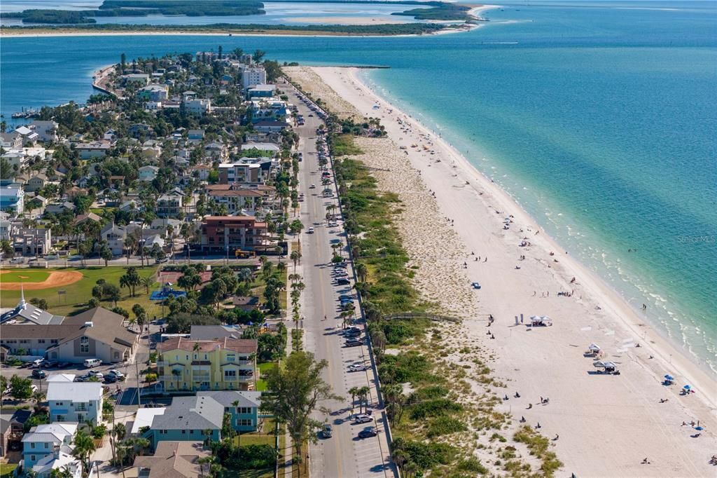 На продажу: $895,000 (2 спален, 2 ванн, 1019 Квадратных фут)