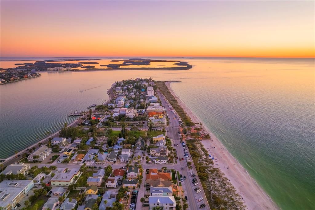 На продажу: $895,000 (2 спален, 2 ванн, 1019 Квадратных фут)