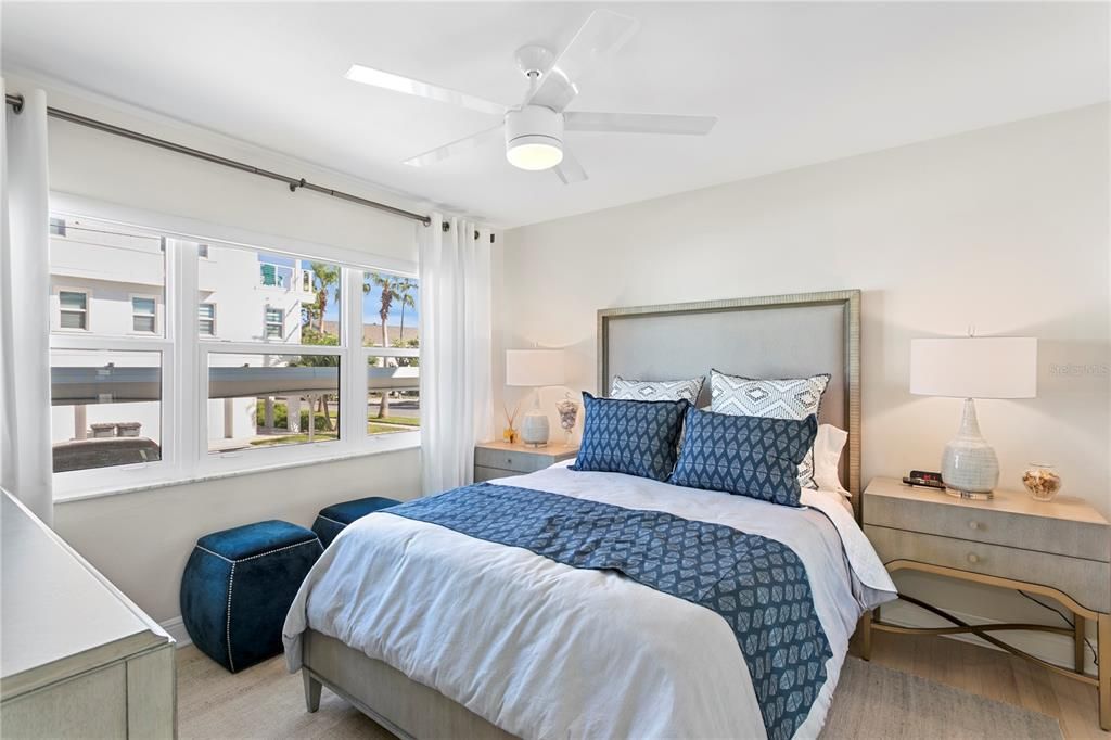 На продажу: $895,000 (2 спален, 2 ванн, 1019 Квадратных фут)