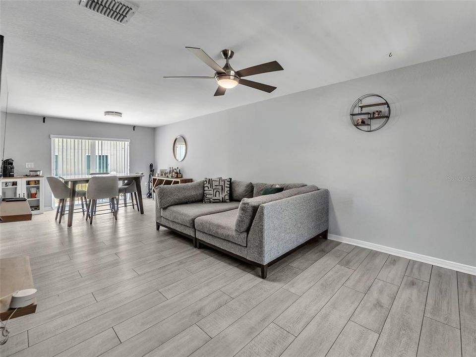 For Sale: $285,000 (3 beds, 2 baths, 1627 Square Feet)