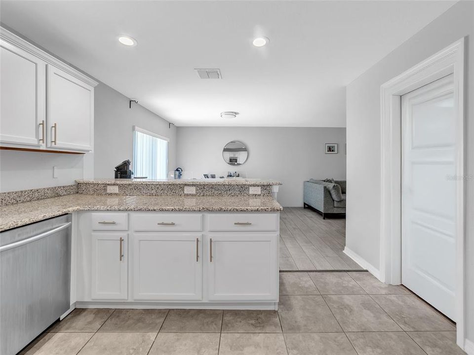 For Sale: $285,000 (3 beds, 2 baths, 1627 Square Feet)