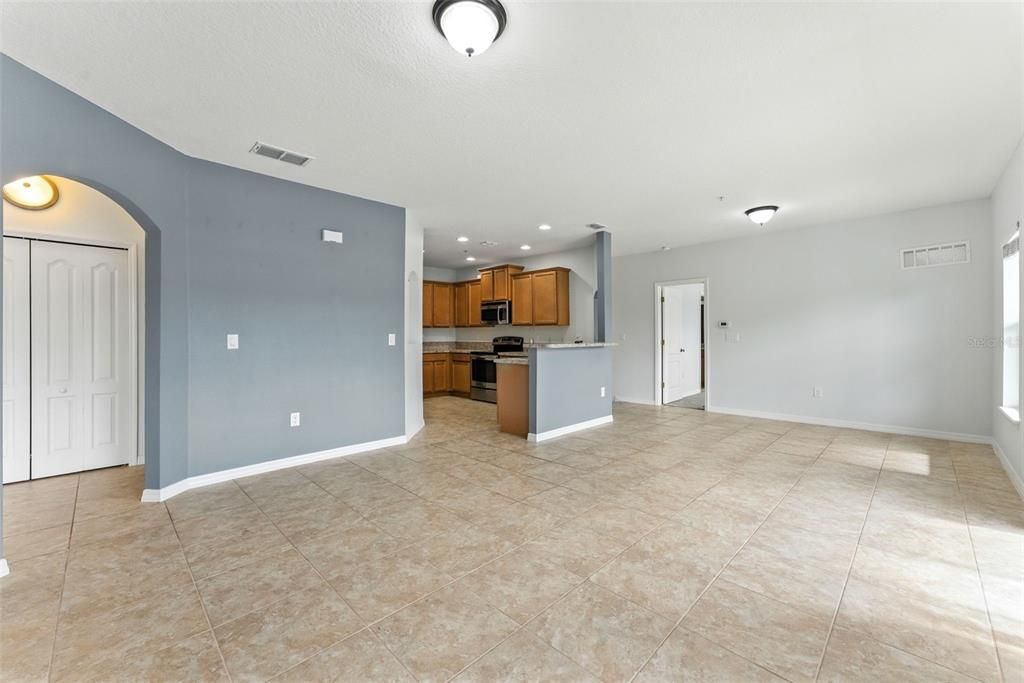 Activo con contrato: $2,000 (2 camas, 2 baños, 1200 Pies cuadrados)