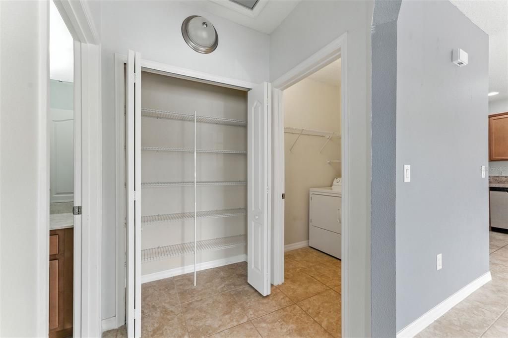 Activo con contrato: $2,000 (2 camas, 2 baños, 1200 Pies cuadrados)