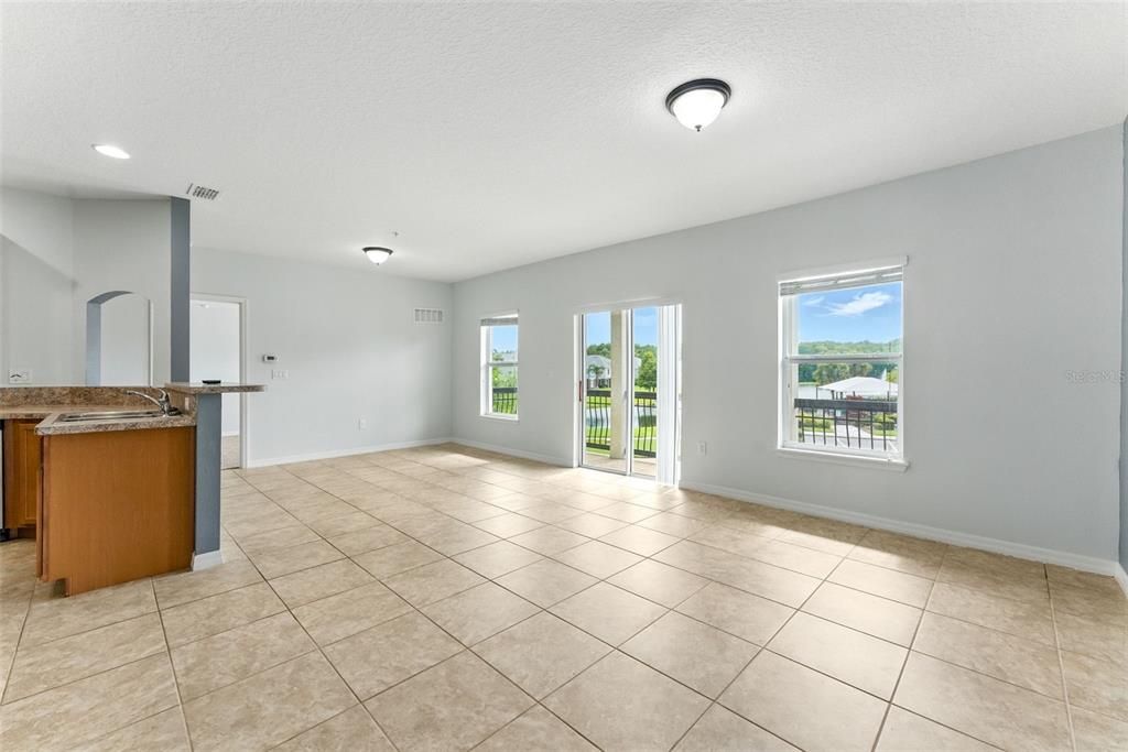 Activo con contrato: $2,000 (2 camas, 2 baños, 1200 Pies cuadrados)