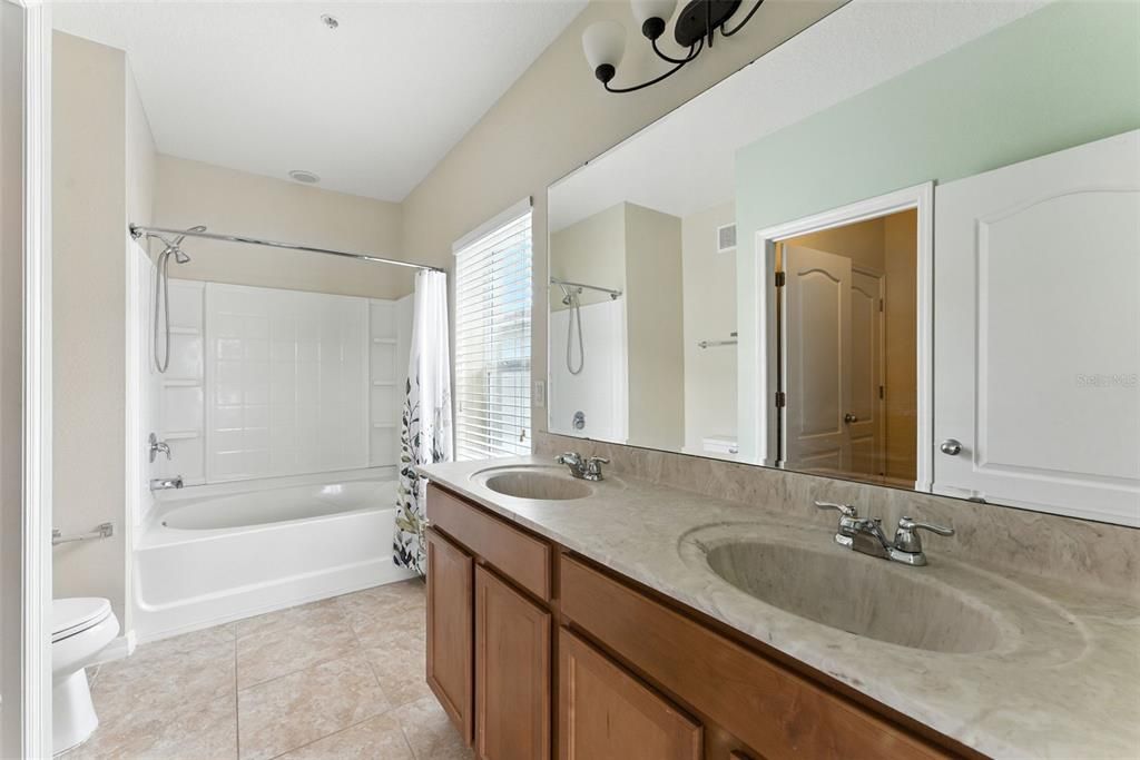 Activo con contrato: $2,000 (2 camas, 2 baños, 1200 Pies cuadrados)