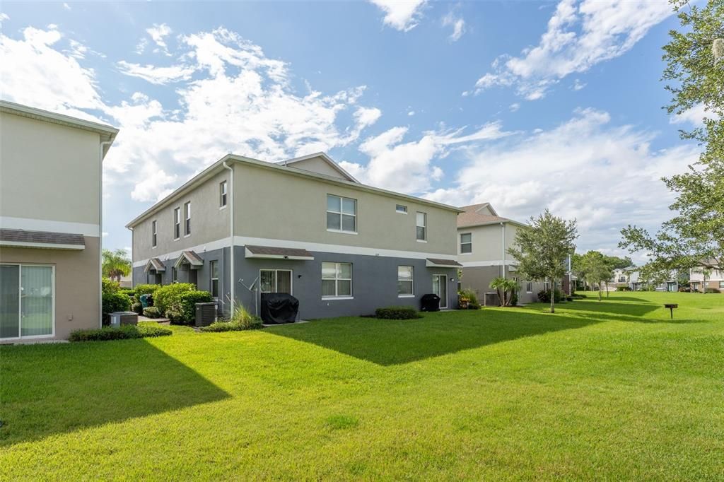 Activo con contrato: $2,000 (2 camas, 2 baños, 1200 Pies cuadrados)