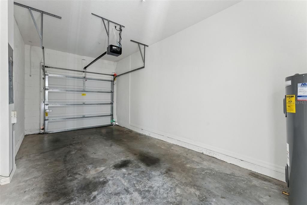 Activo con contrato: $2,000 (2 camas, 2 baños, 1200 Pies cuadrados)