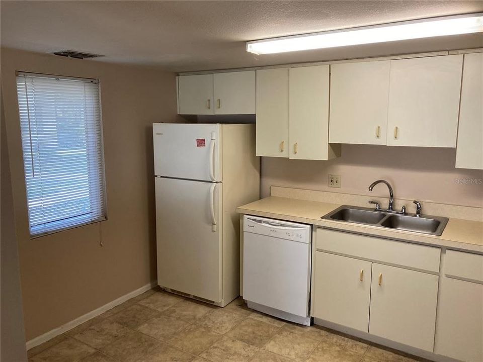 For Rent: $1,275 (2 beds, 2 baths, 885 Square Feet)