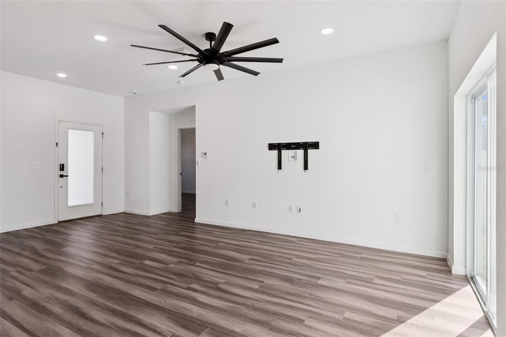 На продажу: $350,000 (4 спален, 2 ванн, 1482 Квадратных фут)