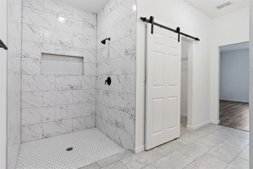 На продажу: $350,000 (4 спален, 2 ванн, 1482 Квадратных фут)