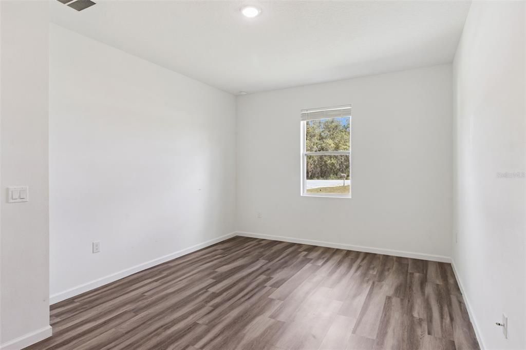 На продажу: $350,000 (4 спален, 2 ванн, 1482 Квадратных фут)